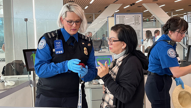 Lead TSA Officer Julia Perry assists a traveler at DEN. (Lorie Dankers photo)