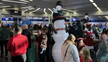 The holiday spirit hits O’Hare during a Fantasy Flight celebration. (Alex Maestre) 